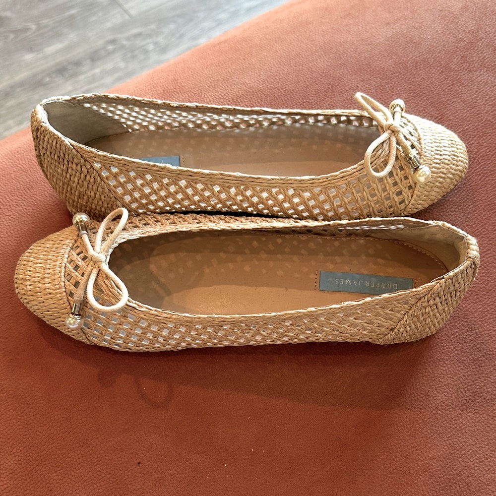 Draper James Natural Straw Ballet flats with White Pearls on the bow in 7.5.